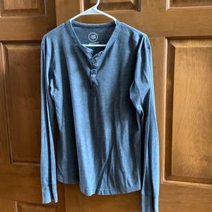 Men’s gray long-sleeve henley shirt, size large